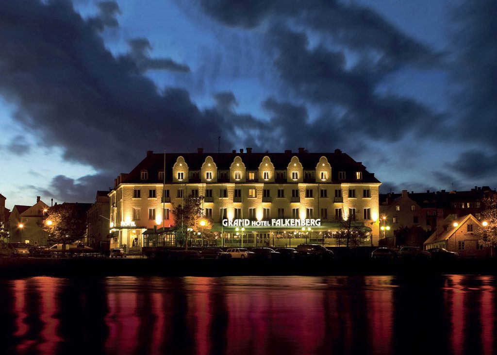 Exteriör bild på Grand Hotel Falkenberg kvällstid
